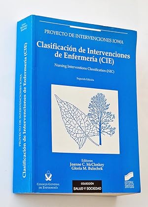 Image du vendeur pour CLASIFICACIN DE INTERVENCIONES DE ENFERMERA ( CIE ). Coleccin Salud y Sociedad. mis en vente par Libros con Vidas