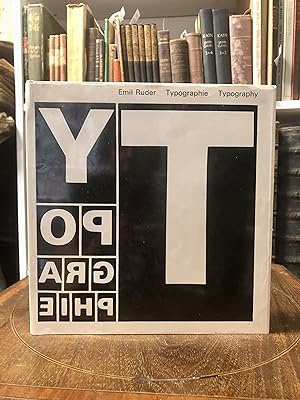 Imagen del vendedor de Typographie. Ein Gestaltungslehrbuch. a la venta por Antiquariat Seibold