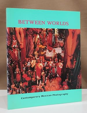 Imagen del vendedor de Between Worlds. Contemporary Mexican Photography. a la venta por Dieter Eckert