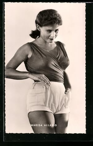 Seller image for Ansichtskarte Schauspielerin Marisa Allasio in Shirt und Shorts for sale by Bartko-Reher