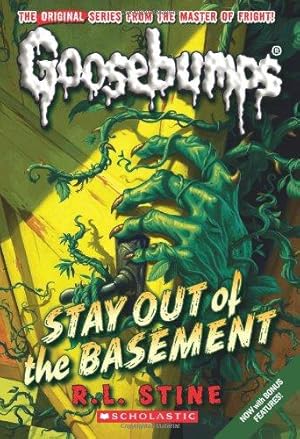 Bild des Verkufers fr Stay Out of the Basement (Classic Goosebumps #22): Volume 22 zum Verkauf von WeBuyBooks