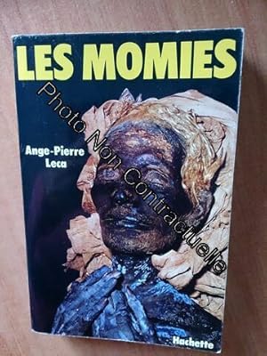 Seller image for Les Momies for sale by Dmons et Merveilles