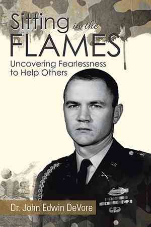 Bild des Verkufers fr Sitting in the Flames : Uncovering Fearlessness to Help Others zum Verkauf von GreatBookPricesUK