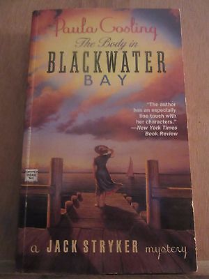 Seller image for The Body in Blackwater bay Mysterious press for sale by Dmons et Merveilles