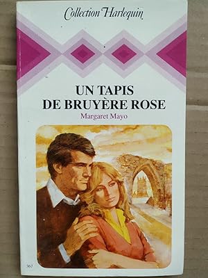 Image du vendeur pour Margaret Mayo Un tapis de bruyre rose Collection harlequin mis en vente par Dmons et Merveilles