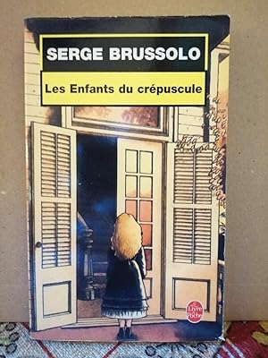 Bild des Verkufers fr Les enfants de crpuscule Le Livre de poche zum Verkauf von Dmons et Merveilles