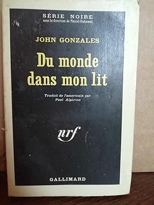 Seller image for Du monde dans mon lit Gallimard nrf Srie noire for sale by Dmons et Merveilles