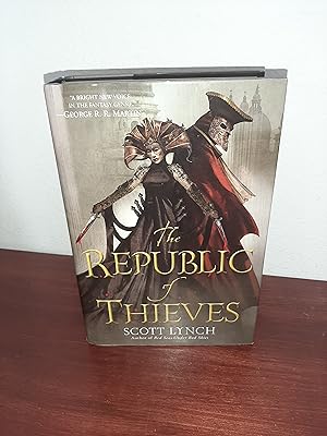 Imagen del vendedor de The Republic of Thieves (Gentleman Bastards) a la venta por AwardWinningBooks