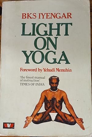 Image du vendeur pour Light on Yoga mis en vente par The Book House, Inc.  - St. Louis