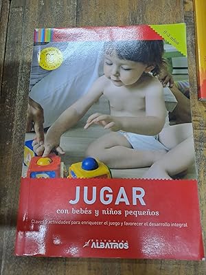 Bild des Verkufers fr Jugar con bebes y nios pequeos zum Verkauf von Libros nicos