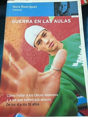 Seller image for Guerra en las aulas for sale by Libros nicos