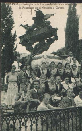 Seller image for POSTAL PV03349: Profesores de la Universidad de Jaca en Mausoleo a Gayarre en Roncal for sale by EL BOLETIN