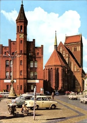 Bild des Verkufers fr Ansichtskarte / Postkarte Perleberg in der Prignitz, Rathaus, Autos, Motorrder zum Verkauf von akpool GmbH