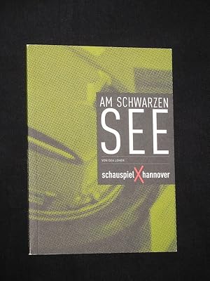 Image du vendeur pour Programmheft Schauspiel Hannover 2012/13. AM SCHWARZEN SEE von Dea Loher. Regie: Stephan Rottkamp, Bhnenbild: Robert Schweer, Kostme: Esther Geremus. Mit Johanna Bantzer, Janko Kahle, Susana Fernandes Genebra, Aljoscha Stadelmann mis en vente par Fast alles Theater! Antiquariat fr die darstellenden Knste