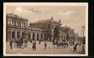 Ansichtskarte Trier, Hauptbahnhof mit Passanten