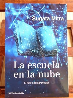 Seller image for LA ESCUELA EN LA NUBE. El futuro del aprendizaje. for sale by LIBRERA ROBESPIERRE
