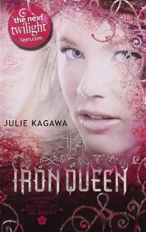 Imagen del vendedor de The Iron Queen (The Iron Fey - Book 3) a la venta por WeBuyBooks