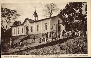 Ansichtskarte / Postkarte Atakpamé Togo, Sortie de la Chapelle