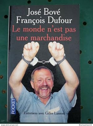 Imagen del vendedor de Le monde n'est pas une marchandise / Pocket 2001 a la venta por Dmons et Merveilles