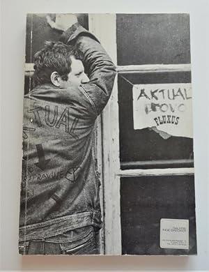 Bild des Verkufers fr Milan Knizak. Lauter ganze Hlften, 1953-59 (Auswahl der Aktivitten, 1953-1985). - Katalog. zum Verkauf von Querschnitt Antiquariat
