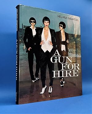 Imagen del vendedor de Helmut Newton. A Gun for Hire a la venta por Librairie Orphe