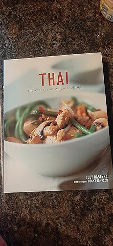 Imagen del vendedor de Thai The Essence of Asian Cooking a la venta por Darby Jones