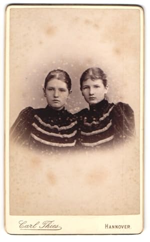 Bild des Verkufers fr Fotografie Carl Thies, Hannover, zwei Mdchen Lotte und Rieke Braune, 1893 zum Verkauf von Bartko-Reher