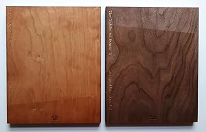 Immagine del venditore per Jacqueline Hassink - The Table of Power 2 - Special wooder cover edition - Walnut (hier die Nr. 035), Cherrywood (085), Red Gum (012) zusammen mit den signierten und nummerierten Zertifikaten - 3 Bnde venduto da Verlag IL Kunst, Literatur & Antiquariat