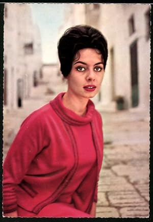 Bild des Verkufers fr Ansichtskarte Schauspielerin Michle Mercier im roten Kleid zum Verkauf von Bartko-Reher