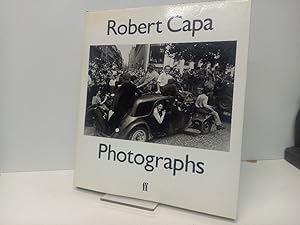 Imagen del vendedor de Robert Capa. Photographs. Edited by Richard Whelan and Cornell Capa. a la venta por Antiquariat Langguth - lesenhilft