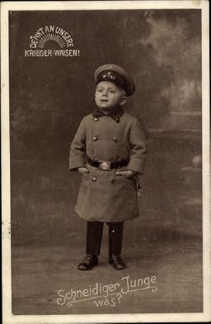 Ansichtskarte / Postkarte Denkt an unsere Krieger Waisen, Schneidiger Junge, Junge in Uniform
