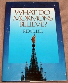 Immagine del venditore per WHAT DO MORMONS BELIEVE? venduto da Confetti Antiques & Books