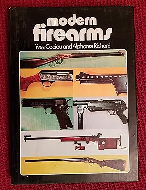 Bild des Verkufers fr Modern Firearms zum Verkauf von All Lost Books