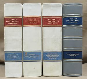 Imagen del vendedor de Svenskt Silversmide 1520 - 1850. 4 Bnde: I. Renssans och barock, 1520-1700. II: Senbarock, Fredrik I:s stil och rokoko 1700-1789. III: Gustaviansk stil, empire och romantik, 1780-1850. ldre guldsmedsteknik. IV: Guld- och silverstmplar. a la venta por Dieter Eckert