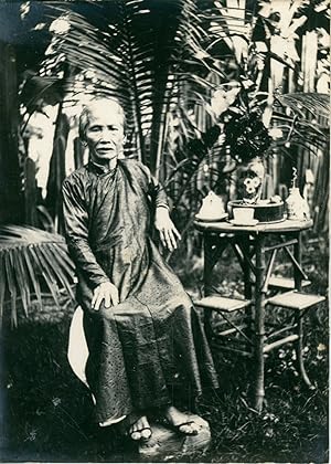 Indochine, Annam, Un homme en habits traditionnels, ca.1899, Vintage silver print
