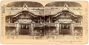 Bild des Verkufers fr Stereo, Japan, Nikko, the Karamon or Chinese gate zum Verkauf von photovintagefrance