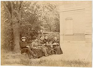 France, famille au jardin