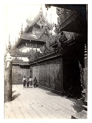 Birmanie, Mandalay, premier étage, monastère de la Reine