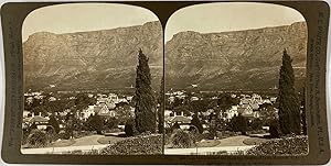 White, Stéréo, S.Africa, Cape Town beneath the imposing heights of table mountain