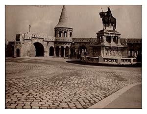 Hongrie, Budapest, statue du roi Saint Stephen