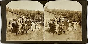White, Stéréo, Martinique, Fort de France, women carrying earth in boxes on their heads