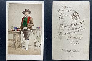 Moosbrugger, Meran, jeune homme en costume