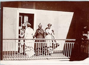 Martinique, des femmes au balcon