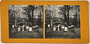 France, Paris, Nourrices aux Champs-Élysées