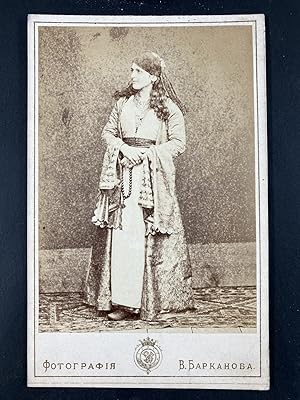 W.Barkanoff, Tiflis - Tbilissi, jeune femme en costume