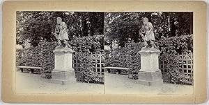 France, Versailles, Statue dans le jardin