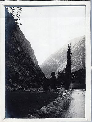 Europe, Vue d'une vallée sur fond montagneux, Vintage print, circa 1900
