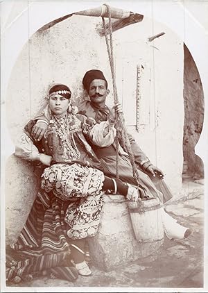 Type, tirailleur algérien et jeune femme en costume traditionnel, Maghreb