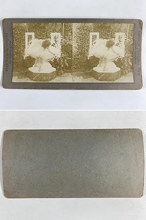 Fillette grimpant un bosquet nue, Vintage albumen print, ca.1870, Stéréo