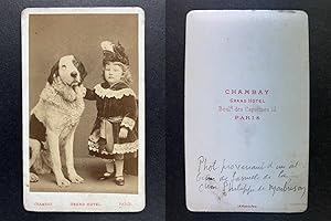 Chambay, Paris, fillette et grand chien